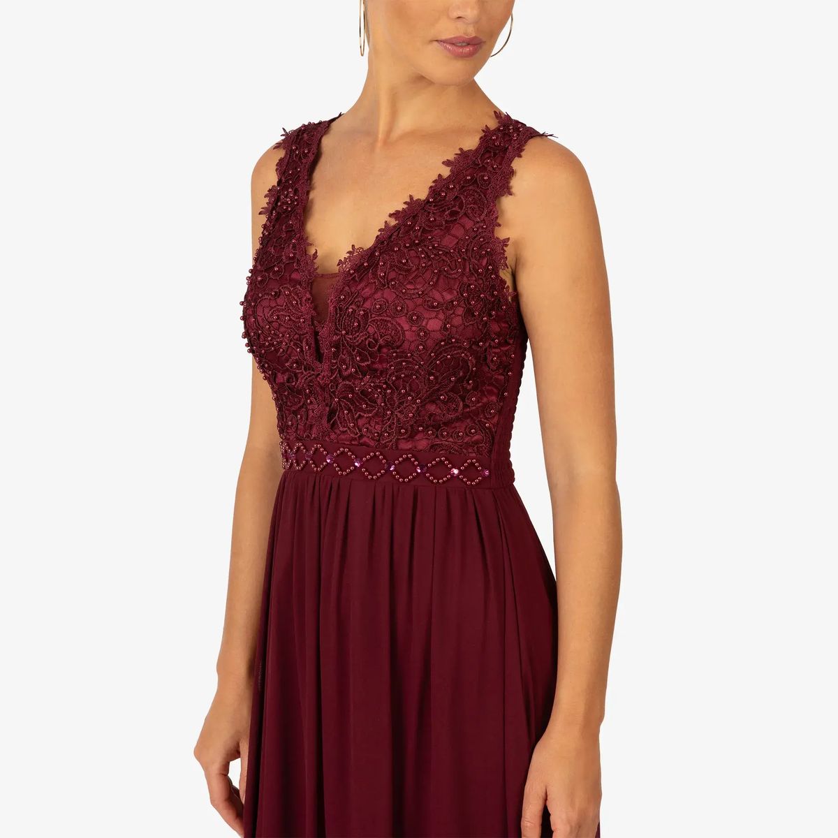 Elegantes Chiffonkleid mit Spitzenoberteil
