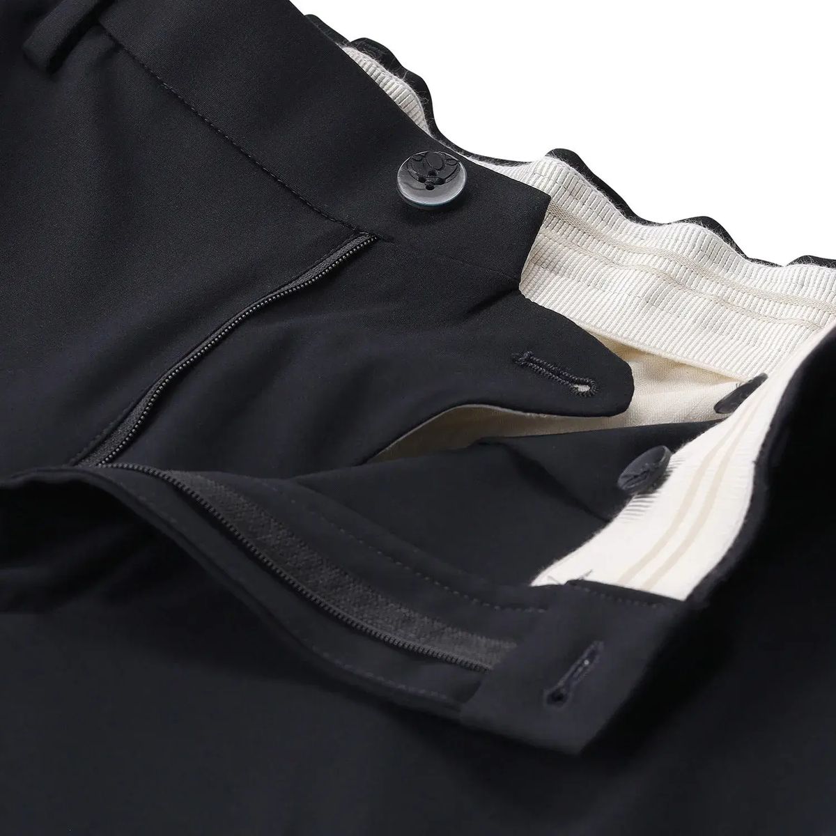 Schmal geschnittene Stoffhose mit Stretch