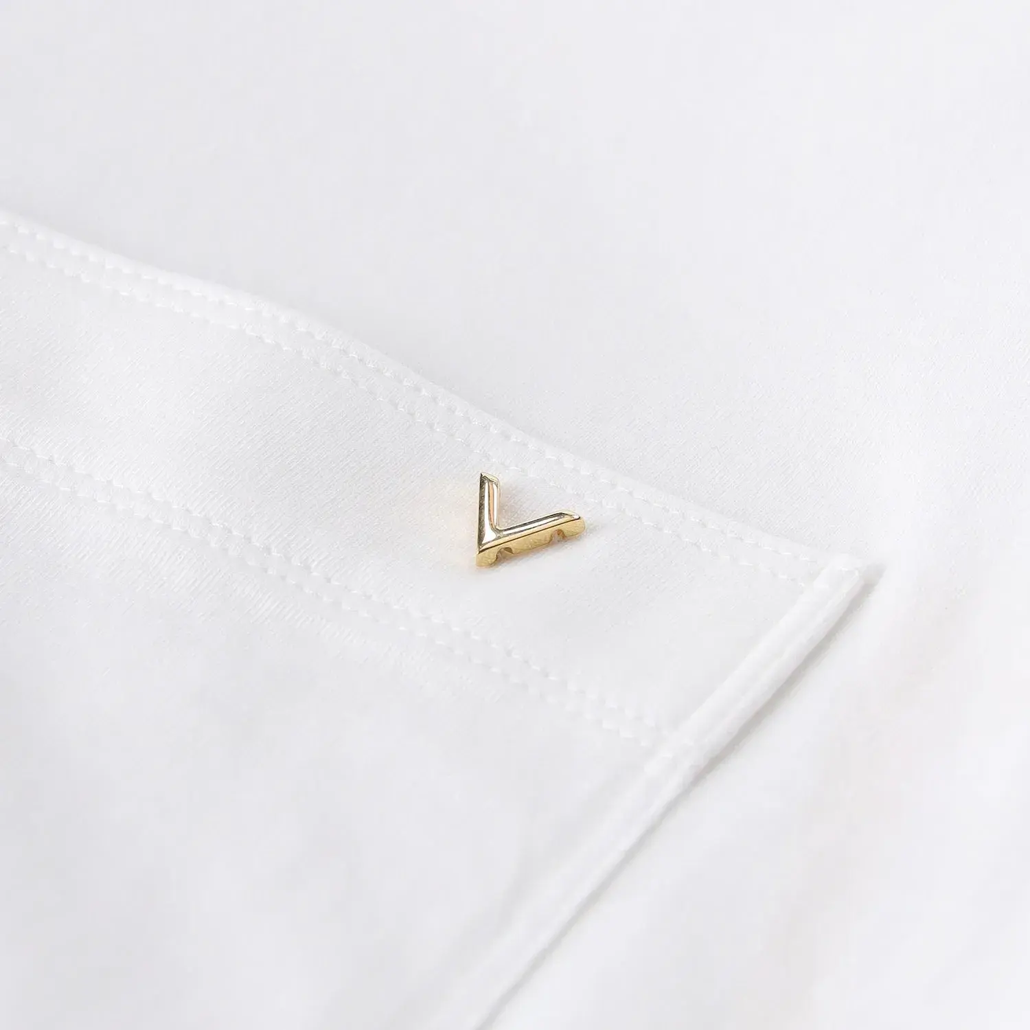 Weißes Baumwoll-T-Shirt mit Tasche