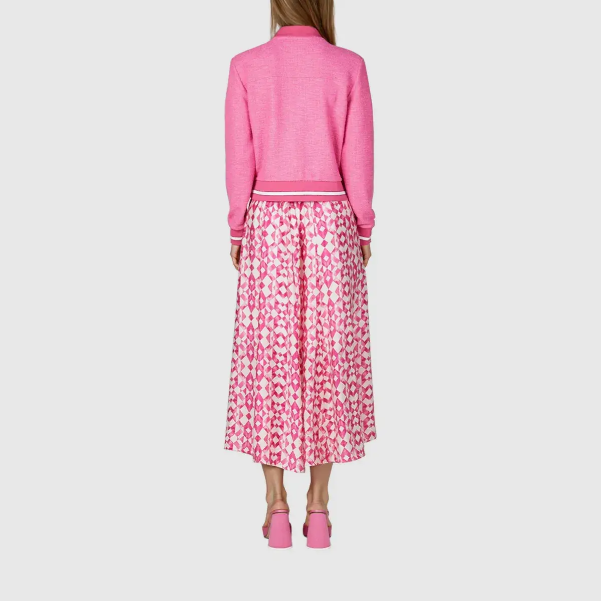 Pinkfarbene Bomberjacke mit Taschen