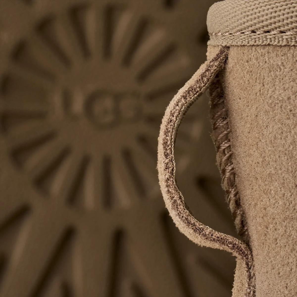 Beige Mini Winterstiefel aus Wildleder