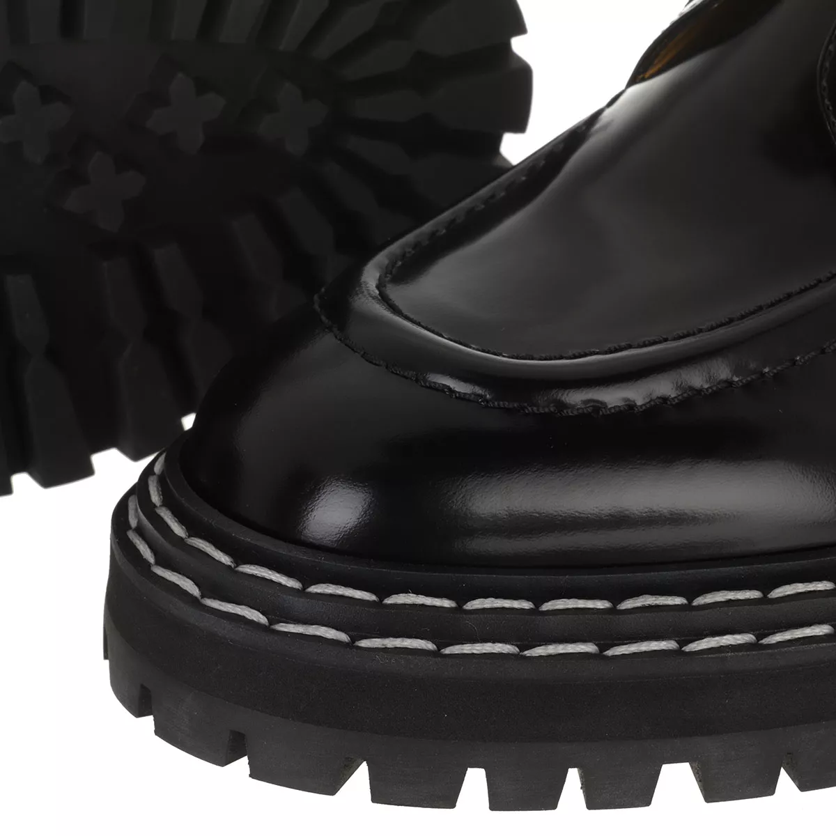 Schwarze Stiefeletten mit Profilsohle