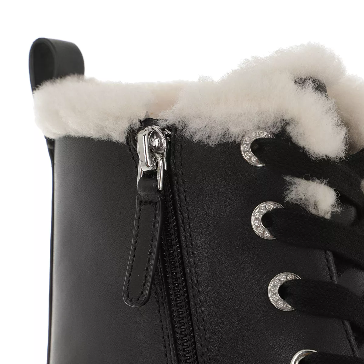 Schwarze Lederstiefel mit Schnürung und Shearlingfutter