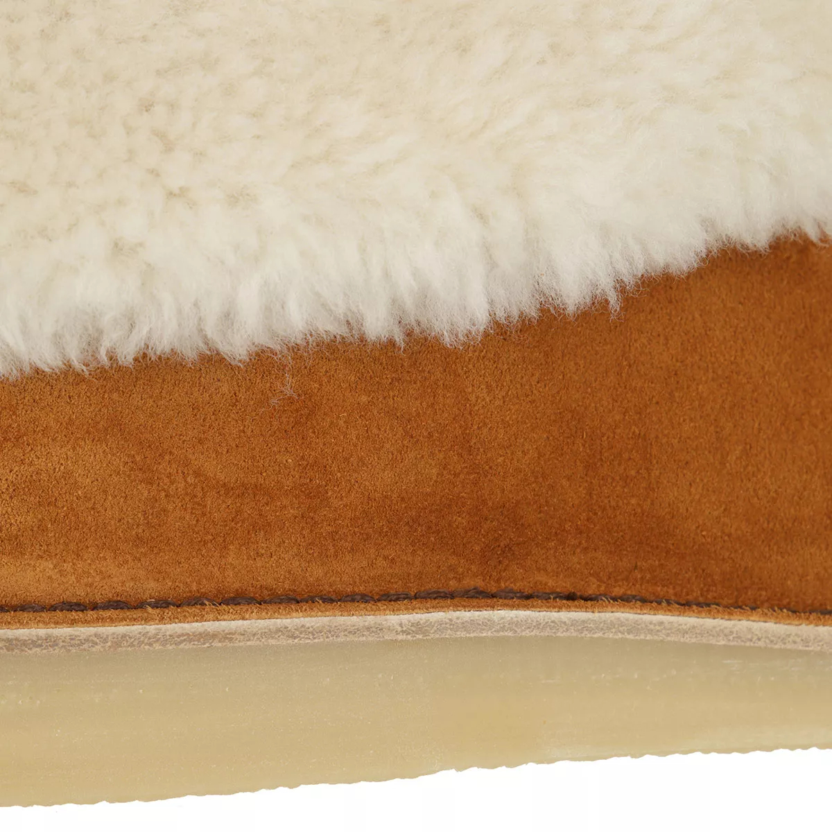 Cognacfarbene Wildleder-Stiefeletten mit Shearlingfutter