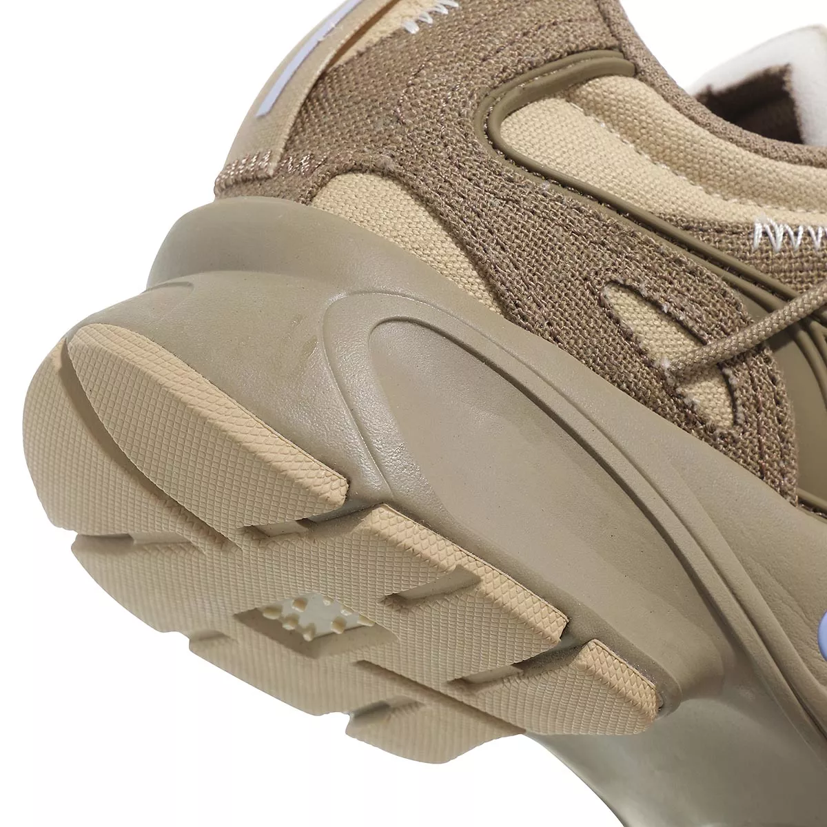 Erdtonfarbene, klobige Schnür-Sneakers