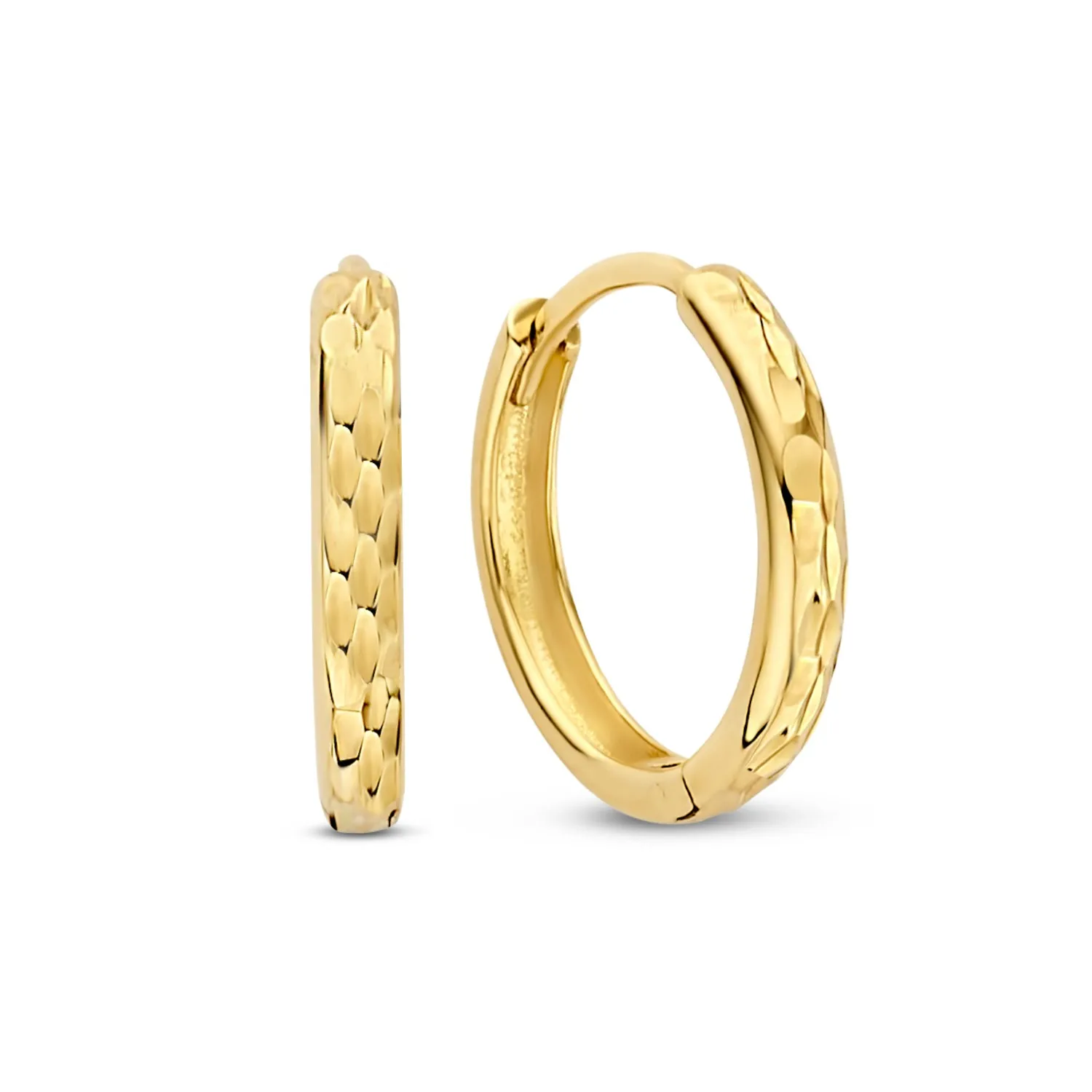 Goldene Ohrringe mit Struktur