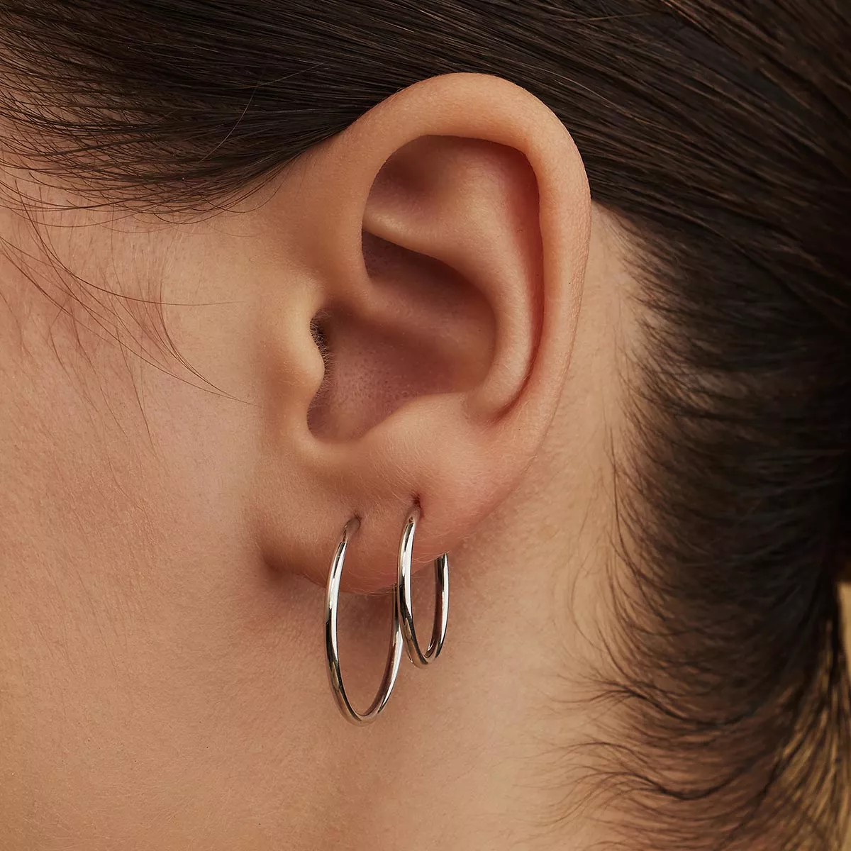 Kleine silberne Creolen für Damen