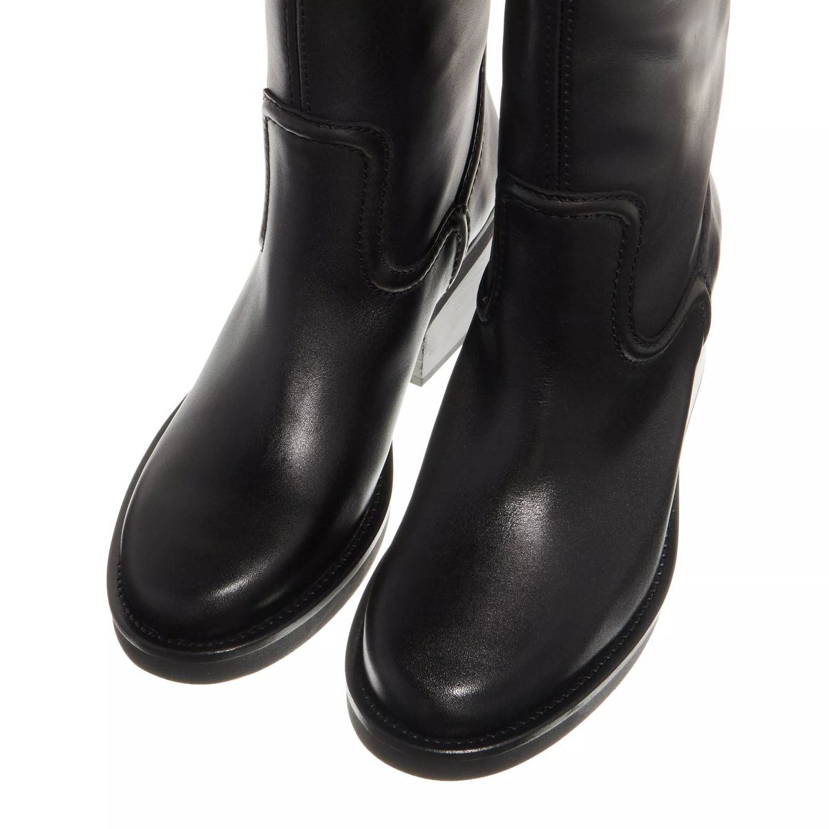 Klassische hohe Lederstiefel mit Absatz