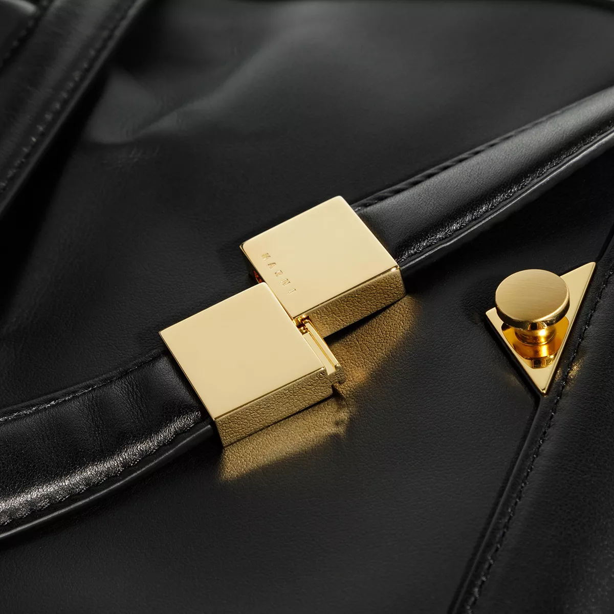 Gepolsterte Schultertasche aus Leder
