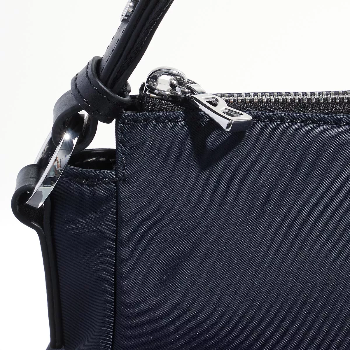 Klassische Hobo-Tasche mit verstellbarem Riemen