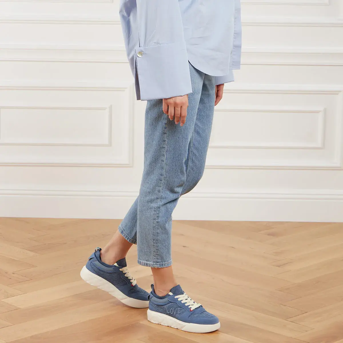 Blaue Low-Top Mode-Sneakers
