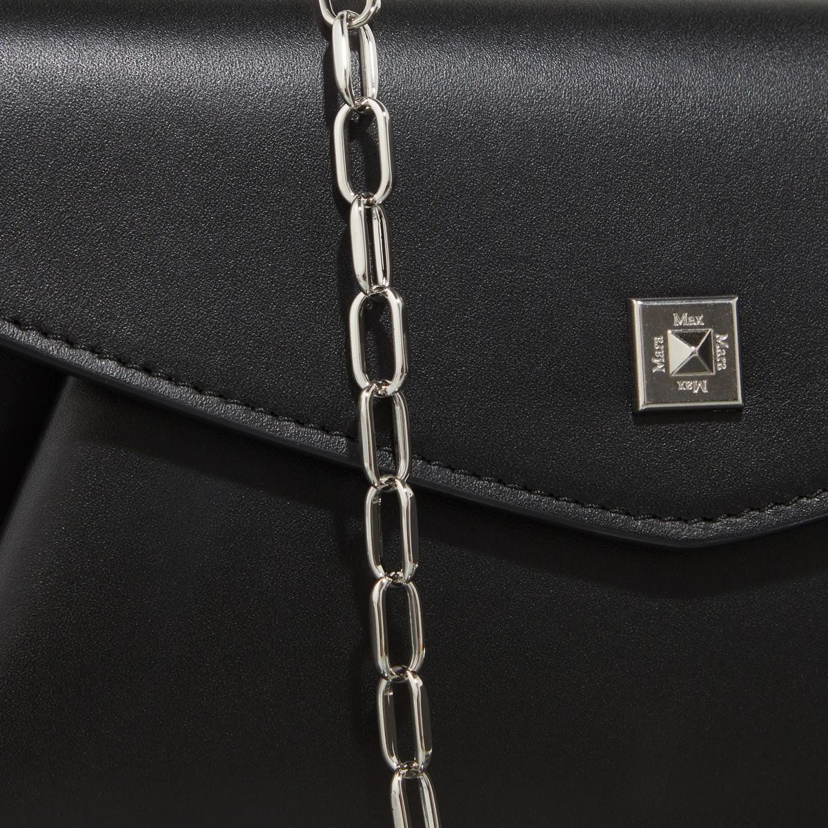 Elegante schwarze Kettenbrieftasche