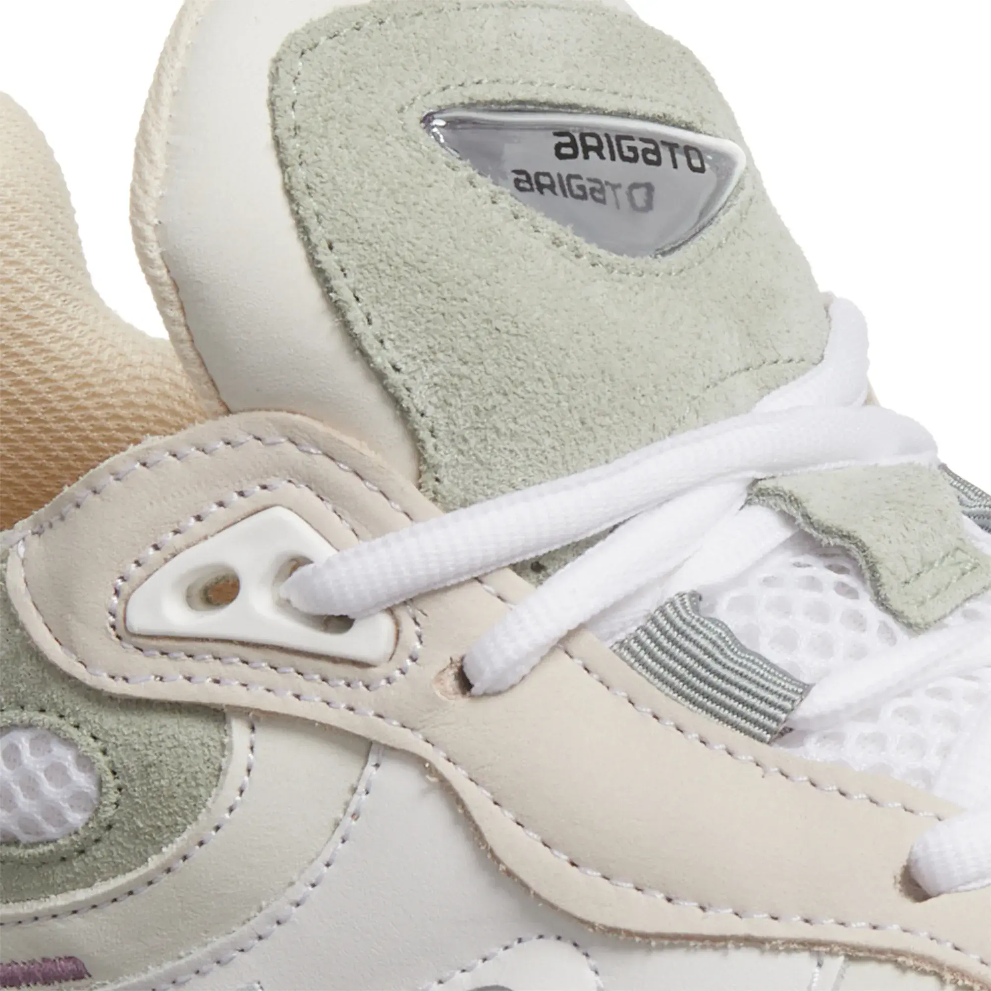 Retro-inspirierter Sneaker mit klobiger Sohle