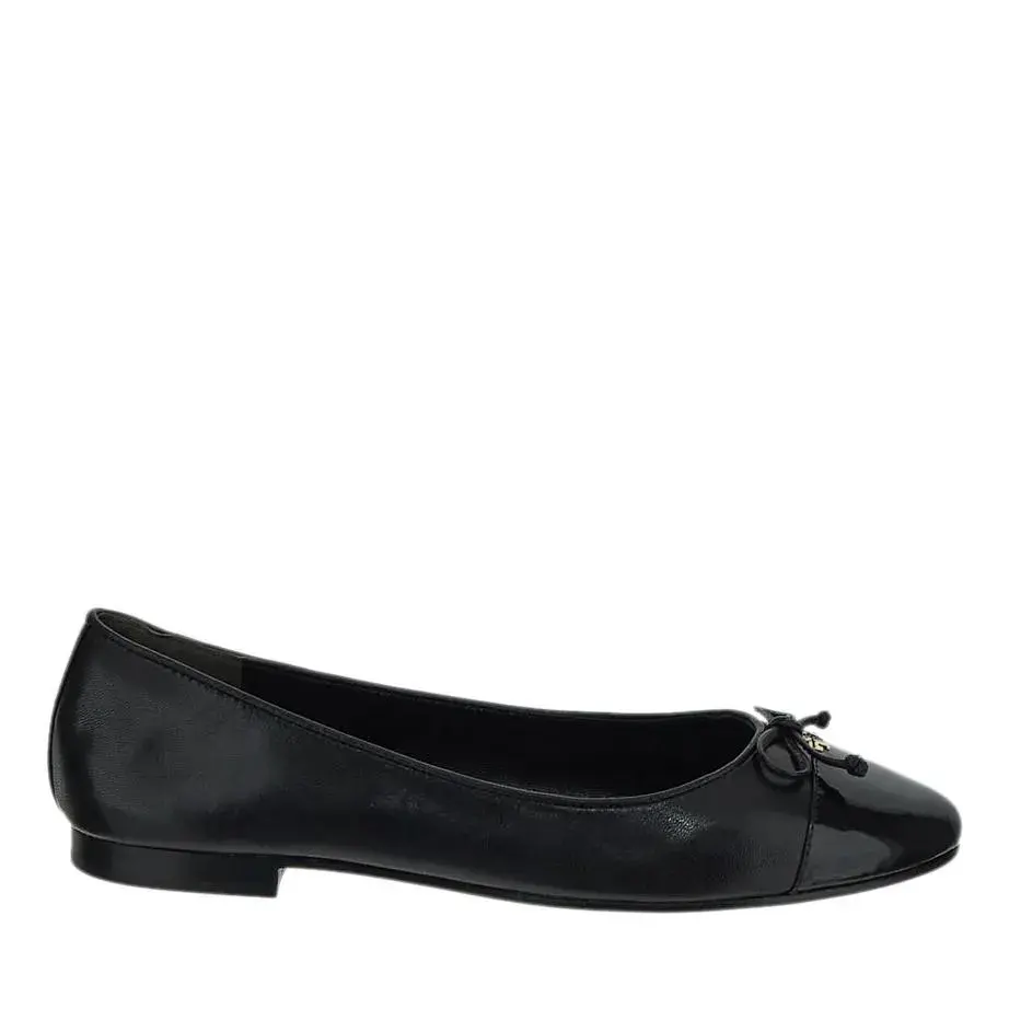 Ballerinas aus Leder mit Kappe