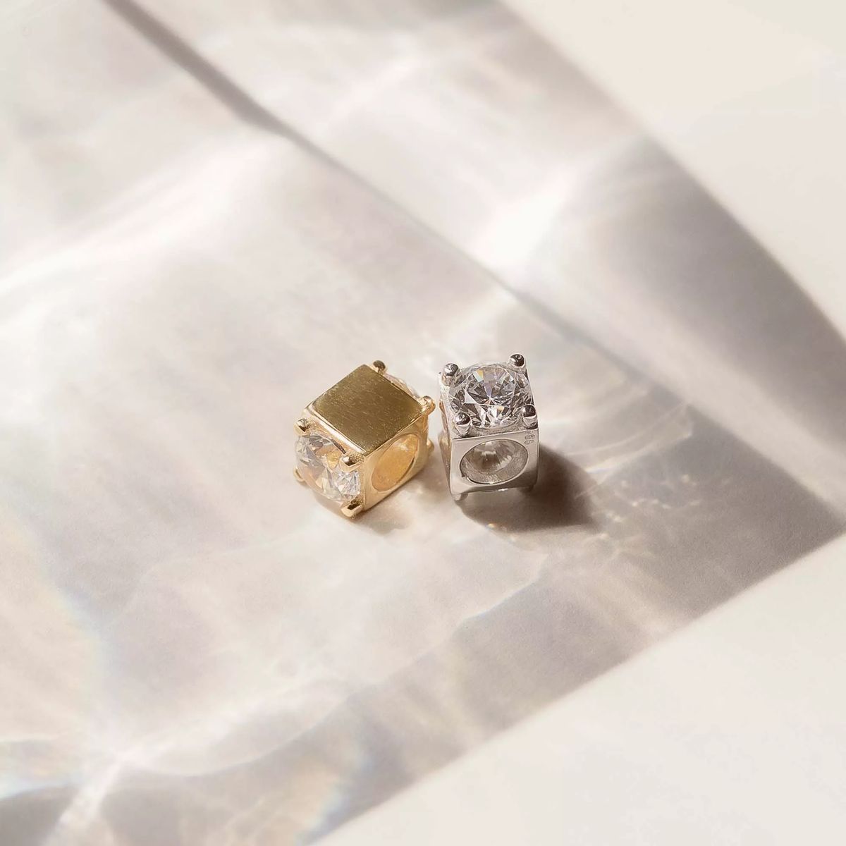 Zarte Goldwürfel-Charm-Halskette