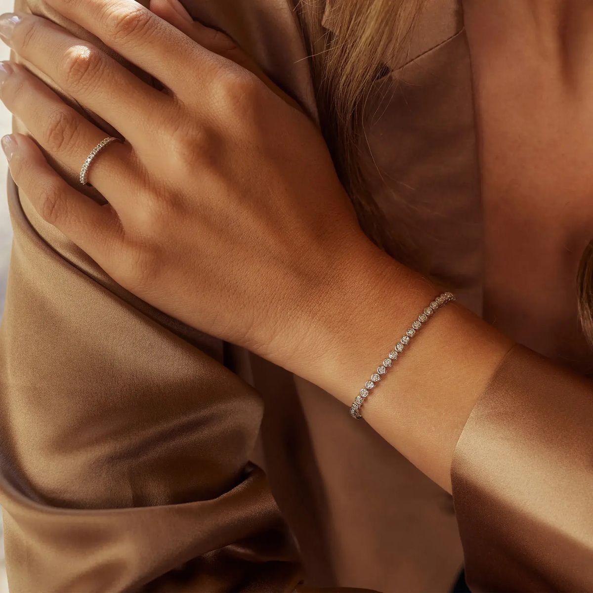 Feiner Ring mit Diamanten