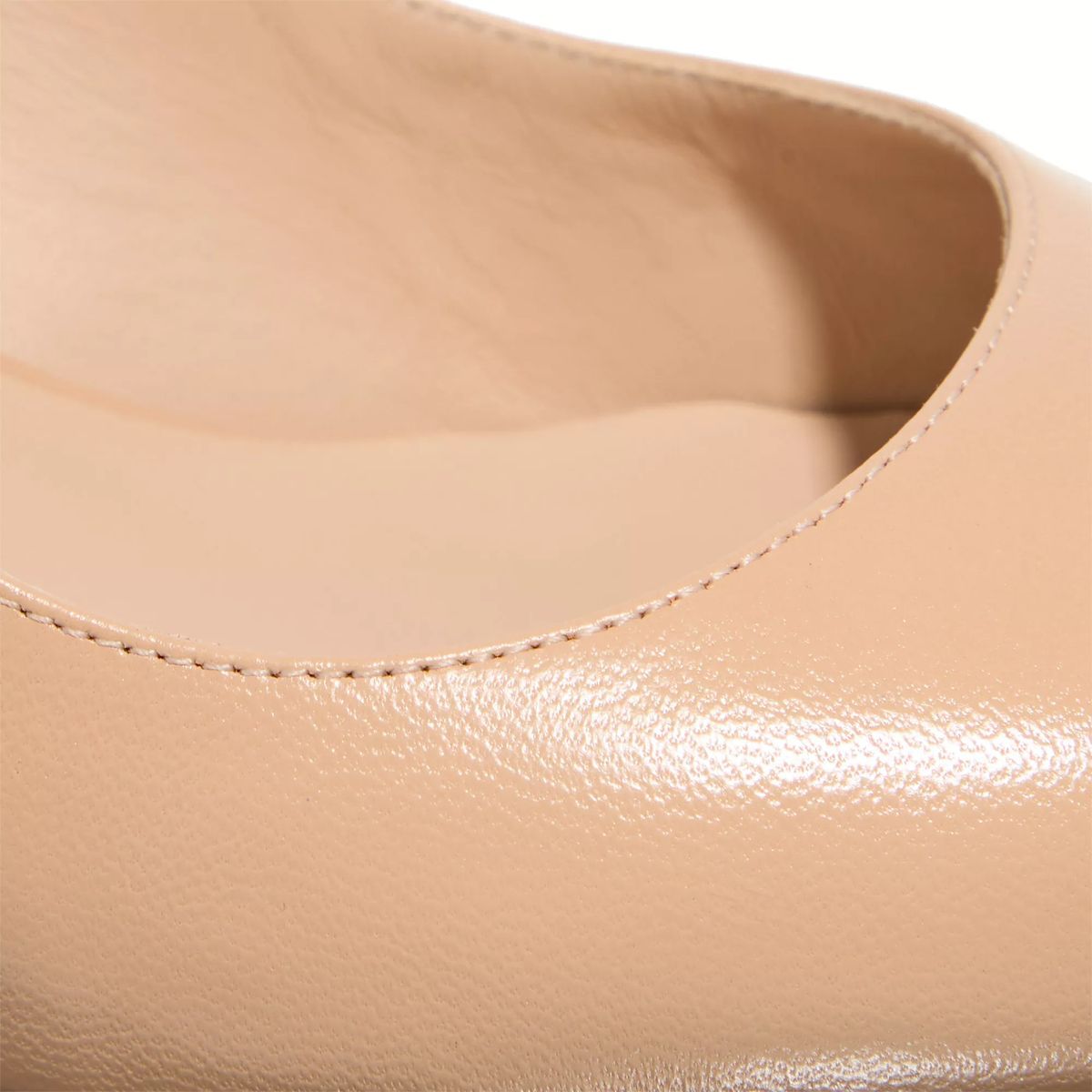 Elegante Slingback-Pumps aus nudefarbenem Leder