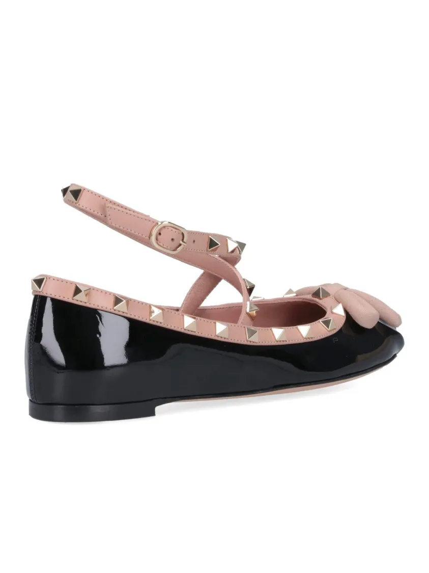 Ballerinas aus Lackleder mit Schleife
