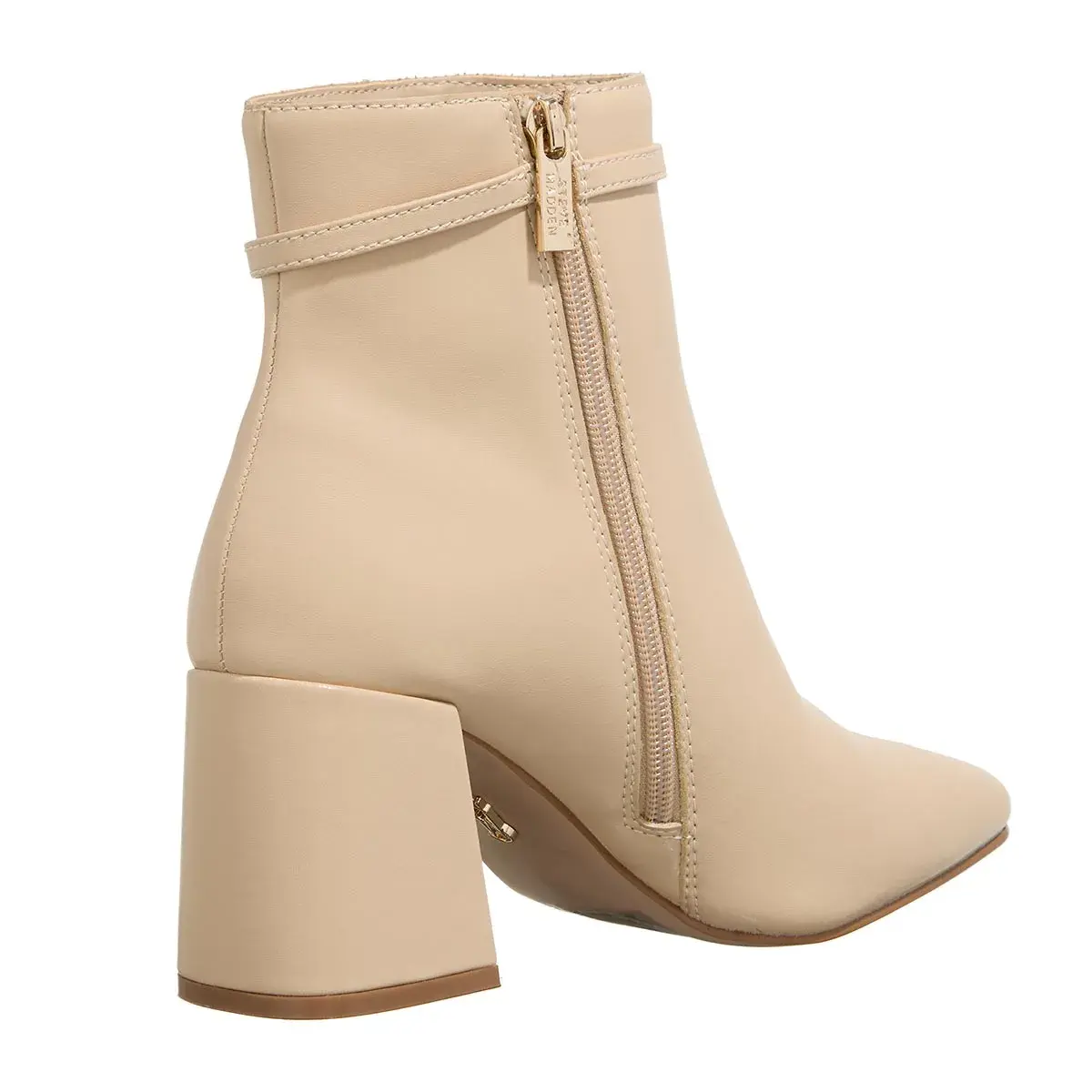 Moderner, hochhackiger Knöchel-Stiefel mit eckiger Spitze
