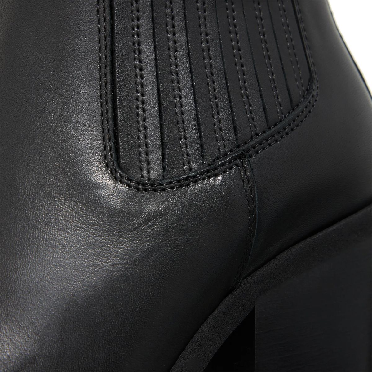Chelsea Stiefelette aus Leder mit Metalldetail