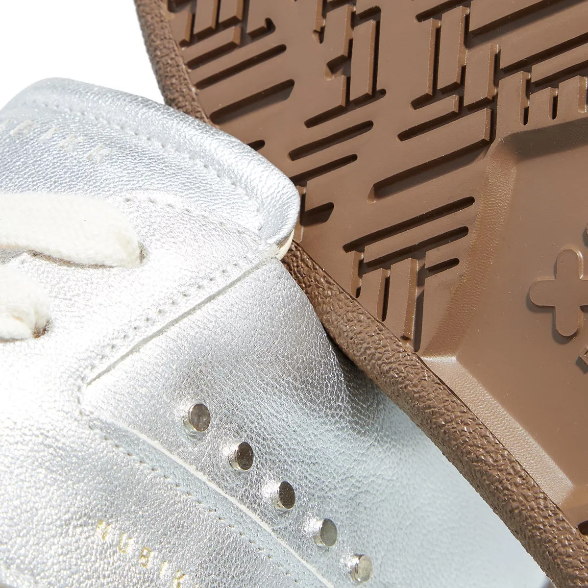 Metallic Silberner Low-Top Sneaker