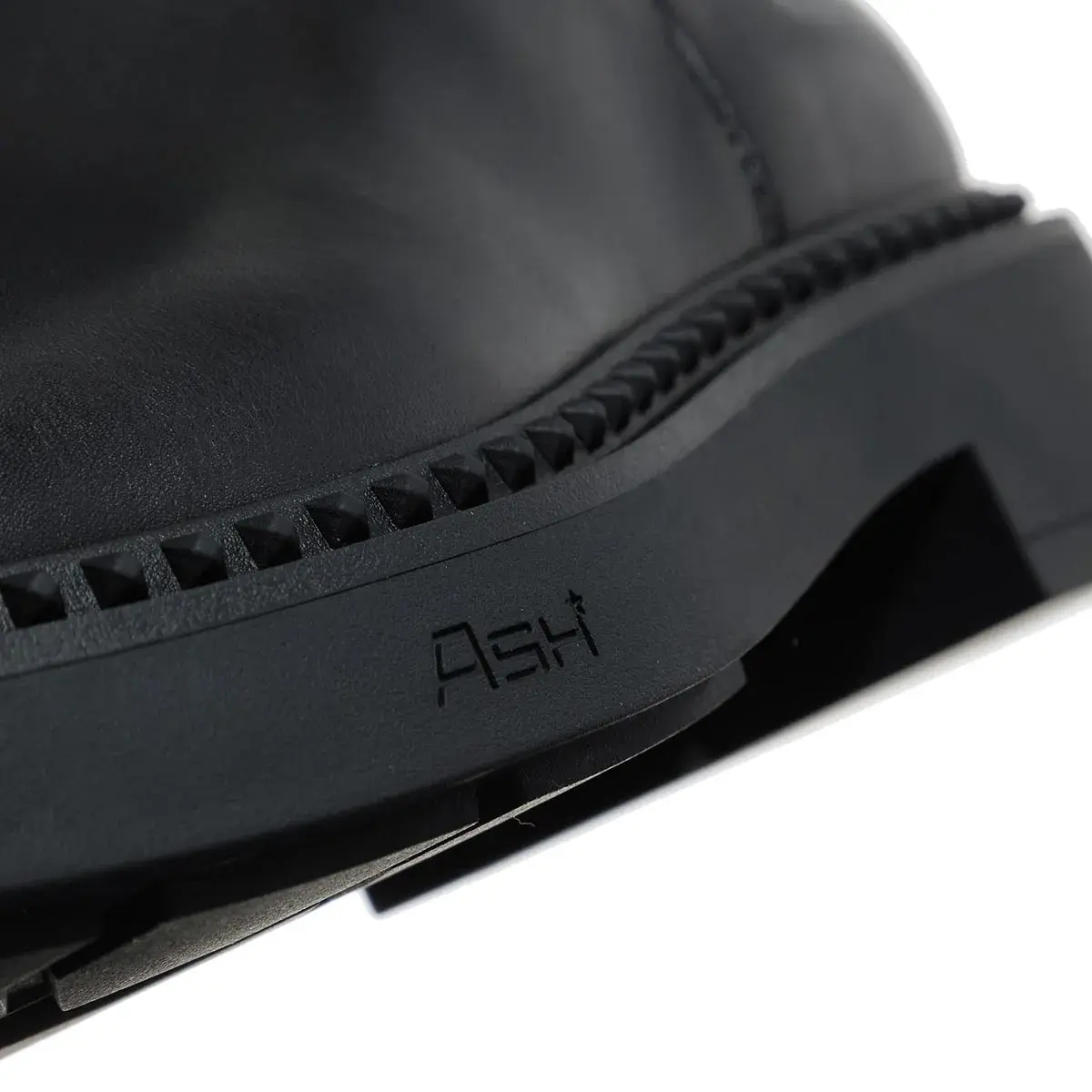 Schwarze Chelsea-Boots aus Leder mit Nieten