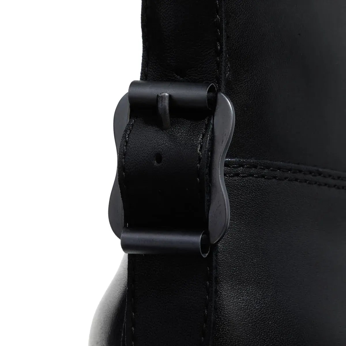 Schwarze Leder-Stiefelette mit Schnalle