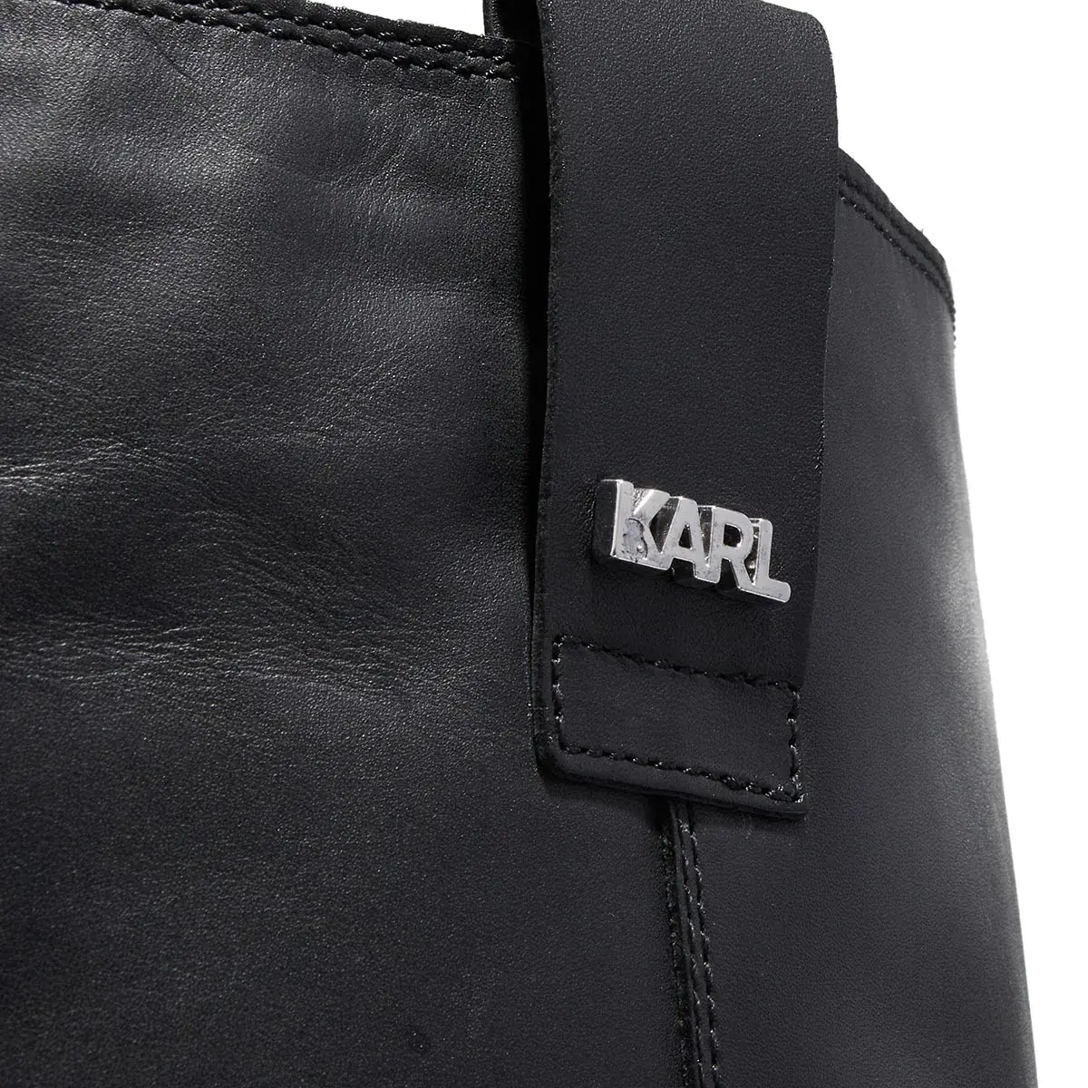 Elegante schwarze Lederstiefel bis zum Knie