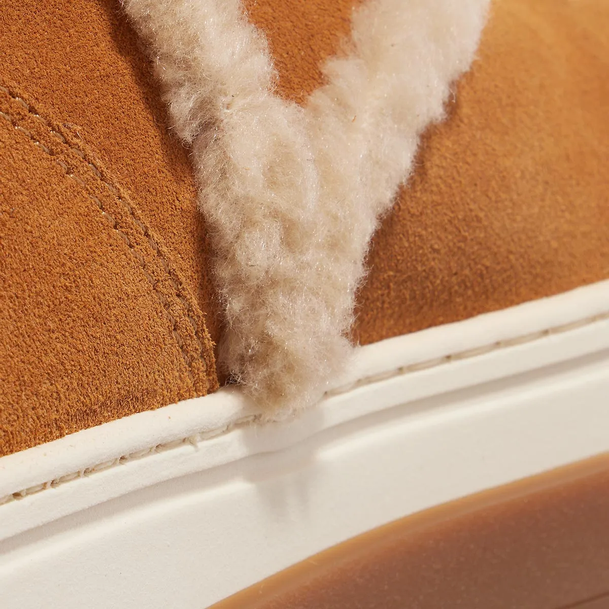 Winterstiefeletten mit Wildleder-Shearling-Besatz