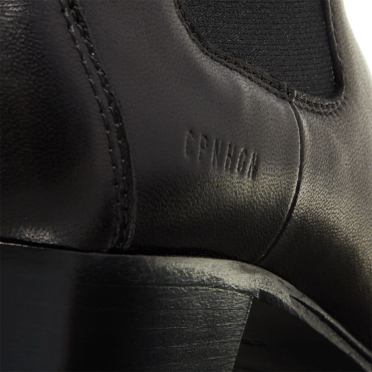 Schwarze Chelsea Boots mit Absatz aus Leder
