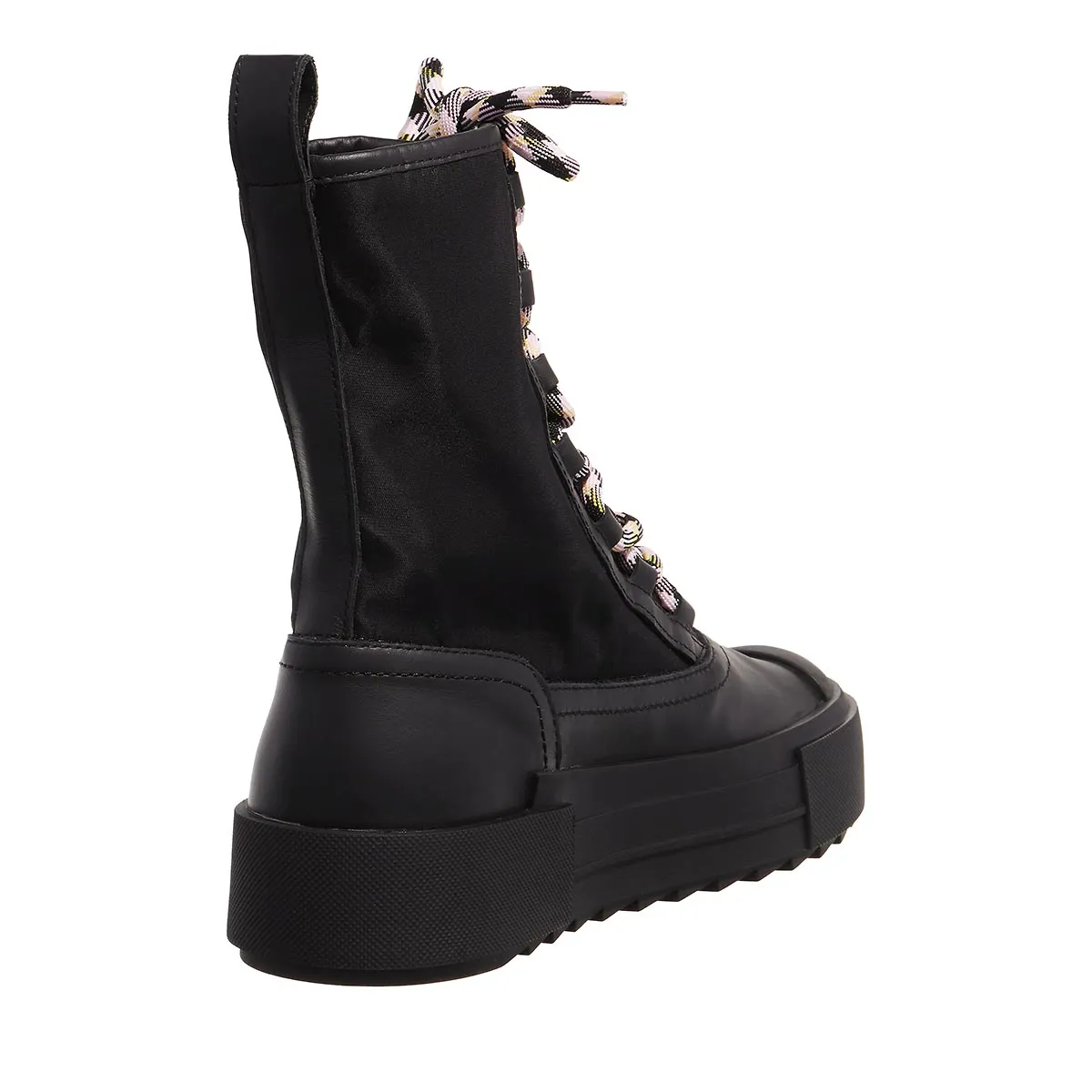 Schwarze Schnürstiefel mit Plateausohle