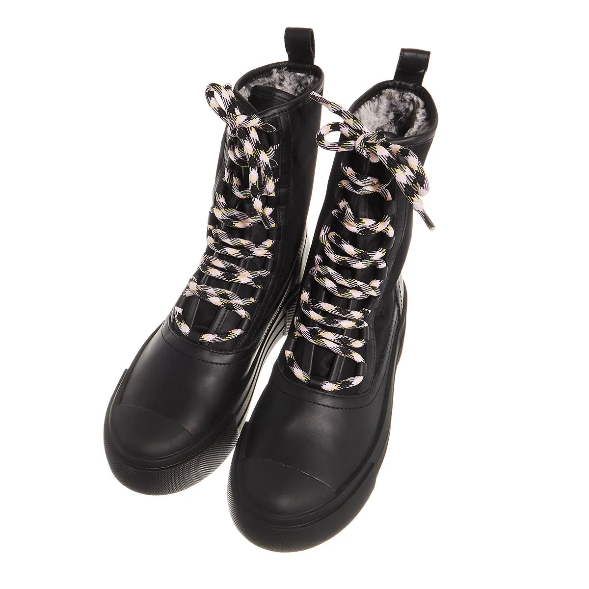 Schwarze Schnürstiefel mit Plateausohle