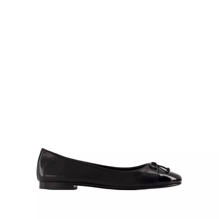 Ballerinas aus Leder mit Kappe