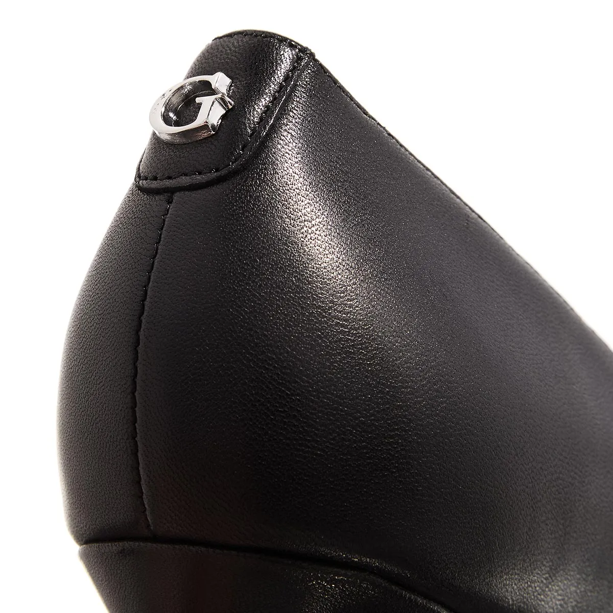 Klassische schwarze Leder-Pumps mit spitzer Zehenpartie