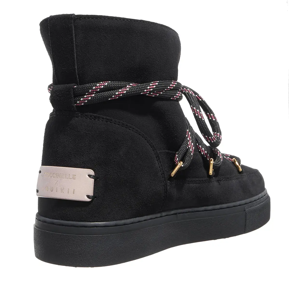 Schwarze Winterstiefel aus Wildleder mit Schnürung