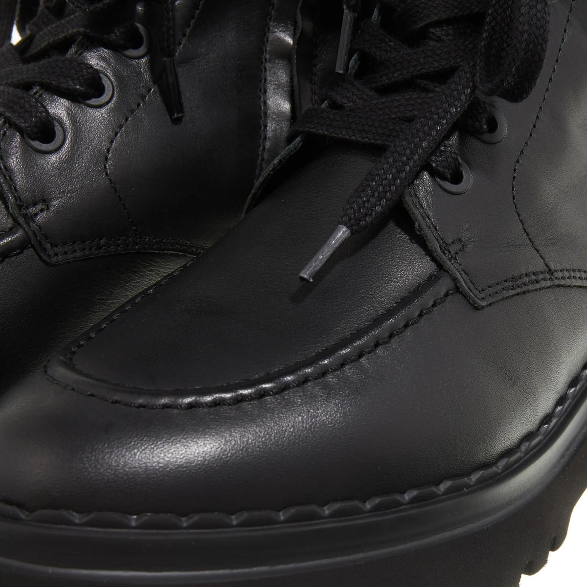 Schwarze Schnürstiefelette aus Leder