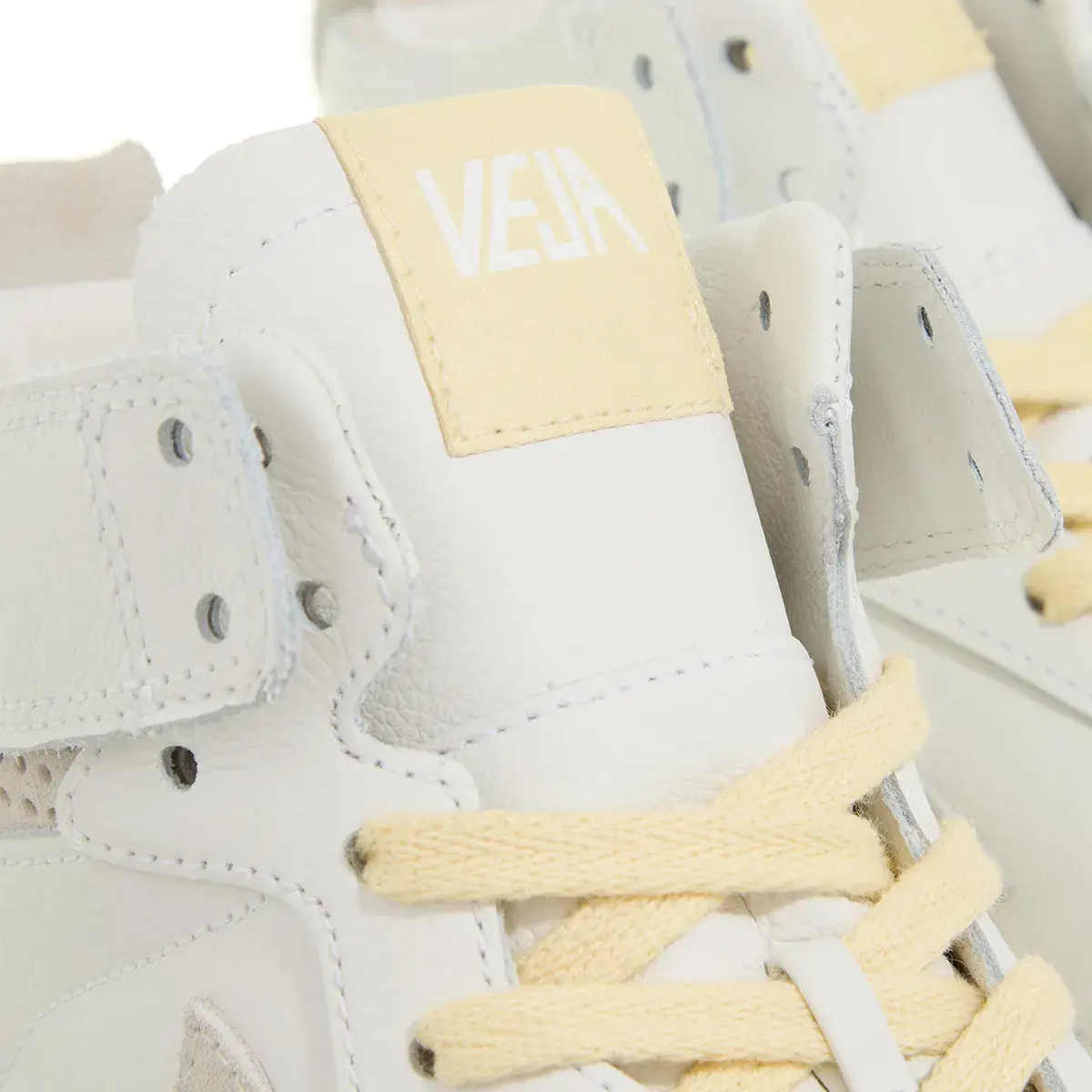 Leder-Sneakers mit hohem Schaft und Knöchelriemen