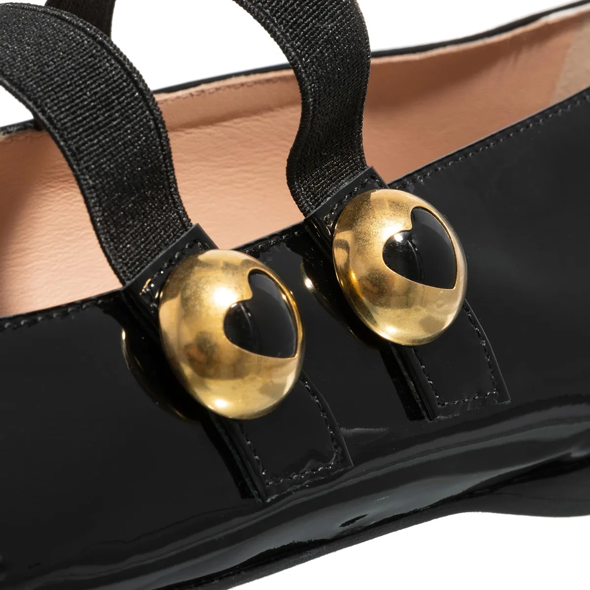 Ballerina aus Lackleder mit Riemen