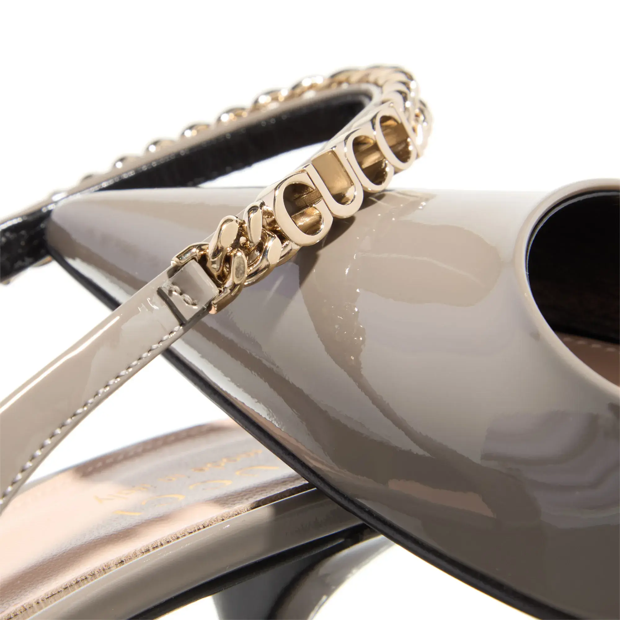 Elegante Slingpumps mit Kitten Heel