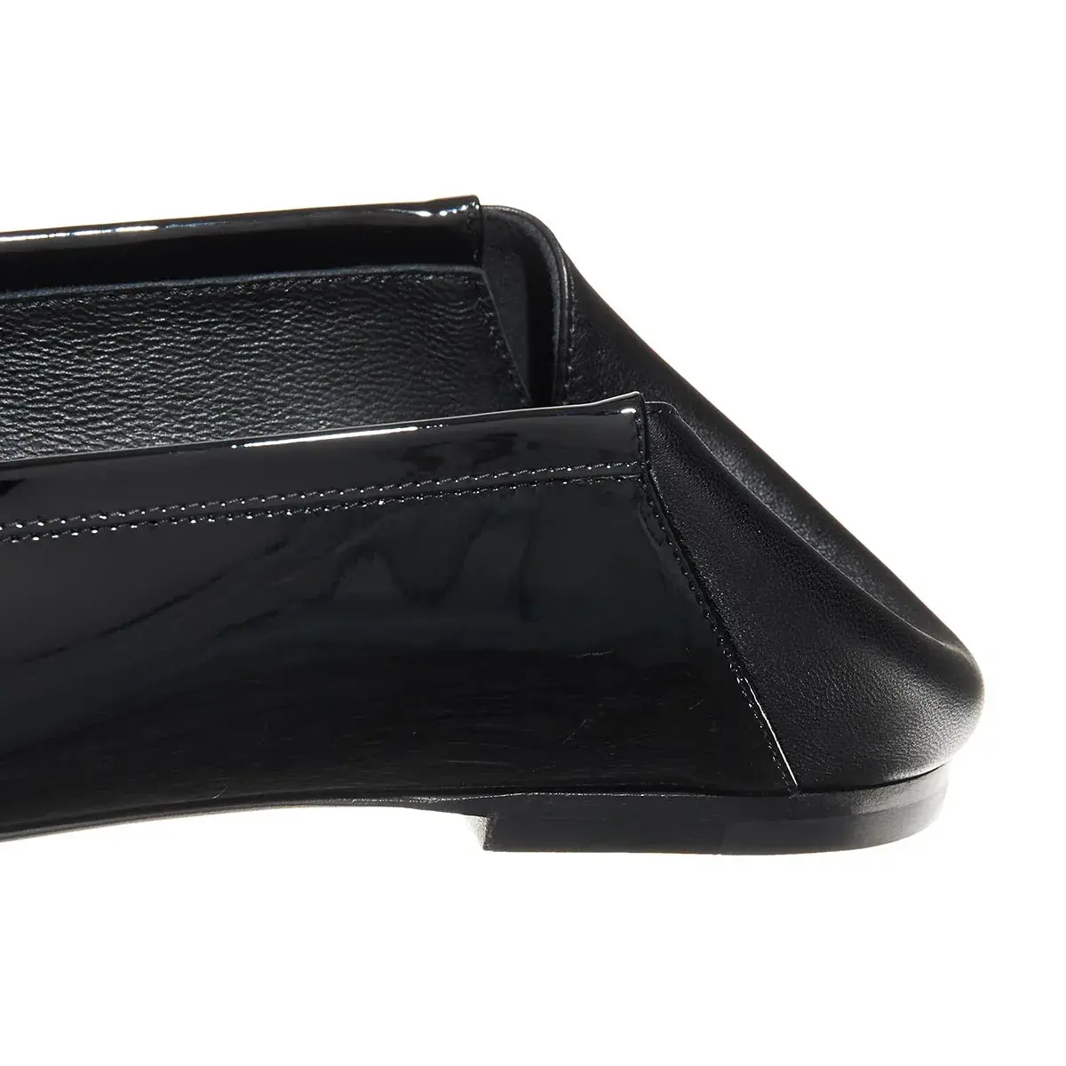 Lackleder-Loafer mit Kettendetail