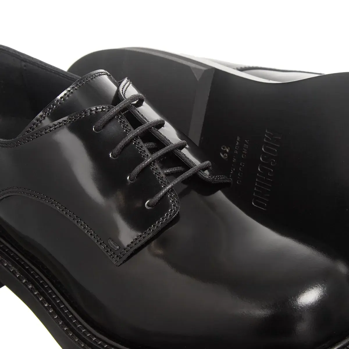 Glänzende Schwarze Derby Schuhe
