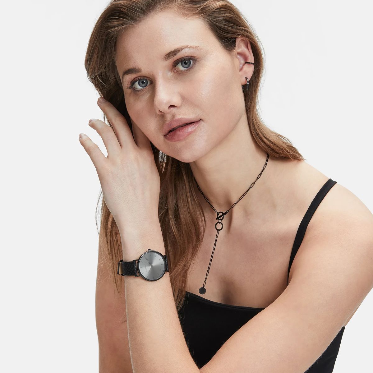 Minimalistische schwarze Armbanduhr mit Lederarmband