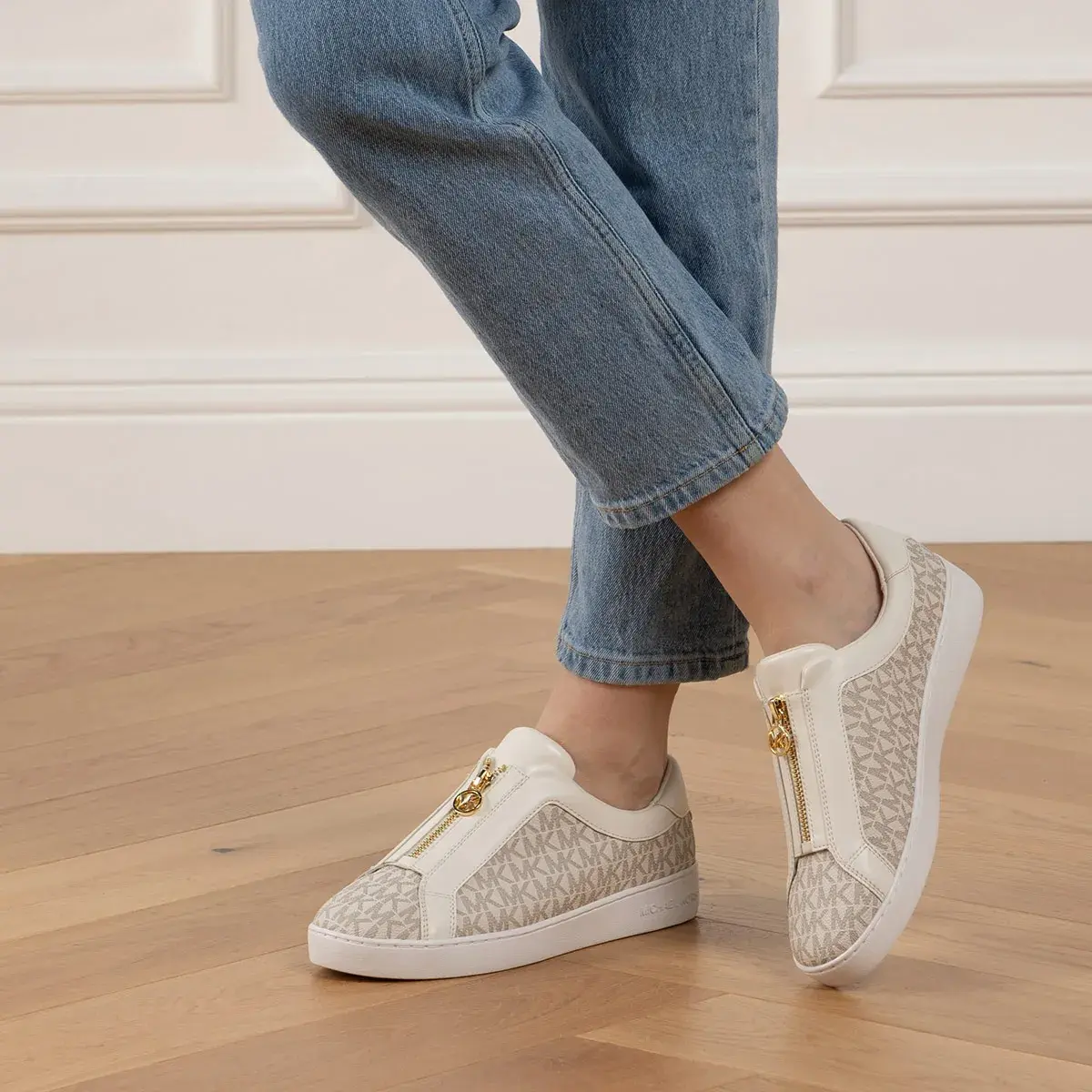 Cremefarbene Logo Slip-On Sneaker
