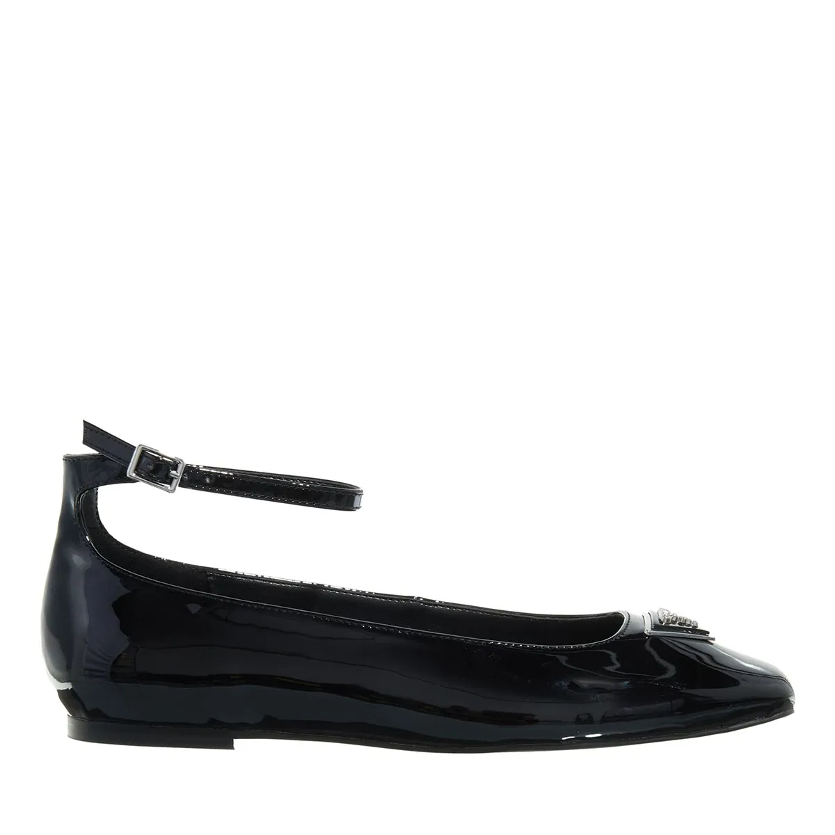 Elegante Ballerinas mit Knöchelriemen aus Lackleder