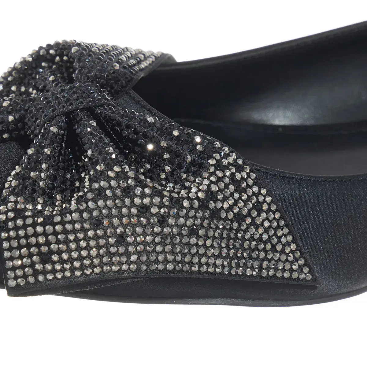 Elegante schwarze Ballerinas mit Strassschleife