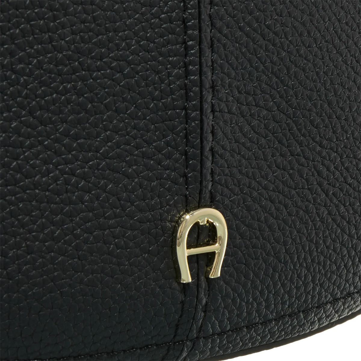 Elegante Schultertasche im Hobo-Stil