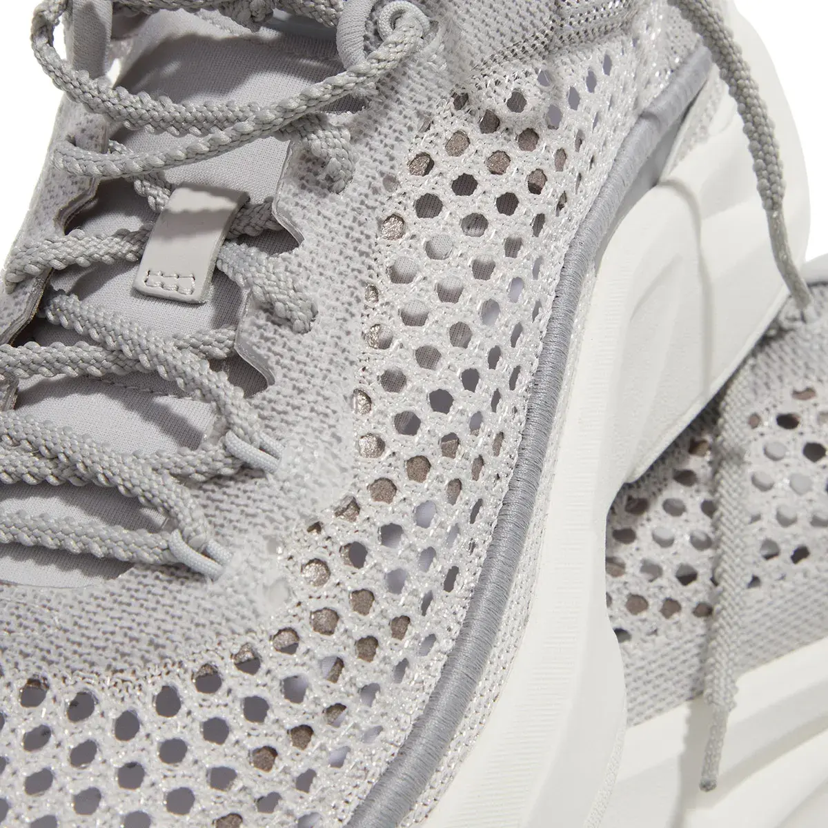 Atmungsaktive perforierte Urban Low-Top Sneaker