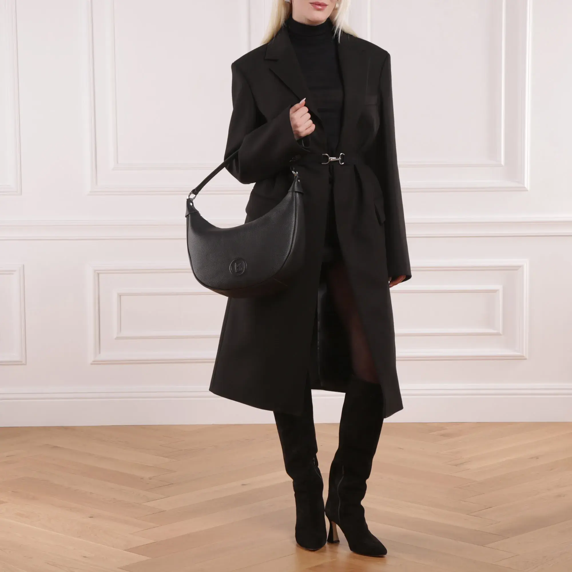 Schwarze Halbmond-Hobo-Tasche aus Leder