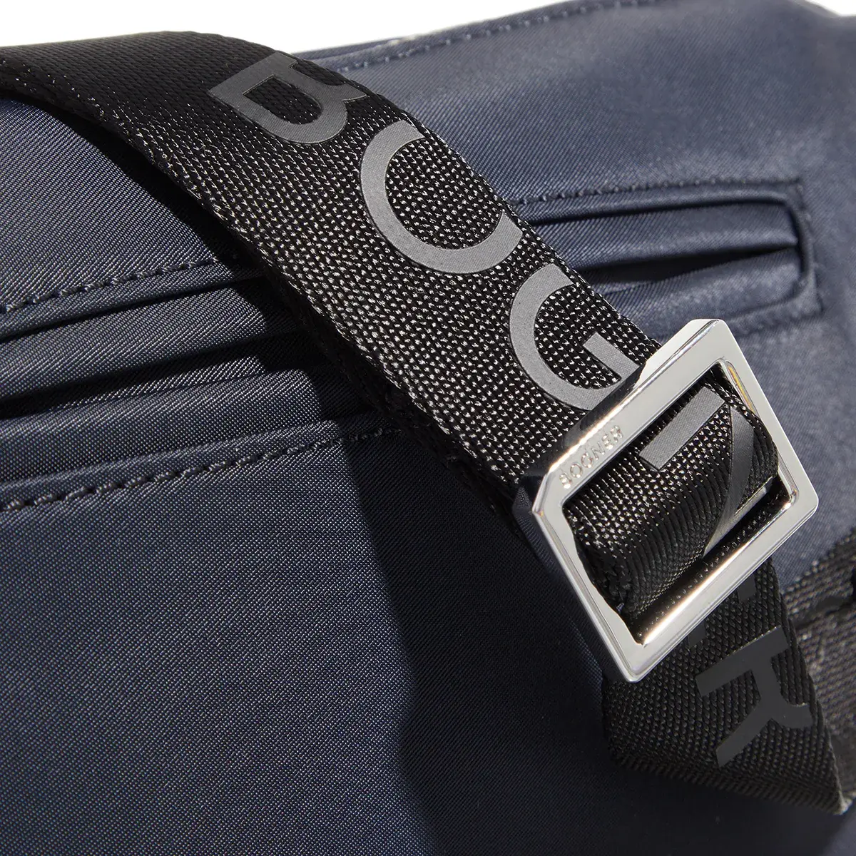 Stilvolle Nylon Umhängetasche mit Riemen