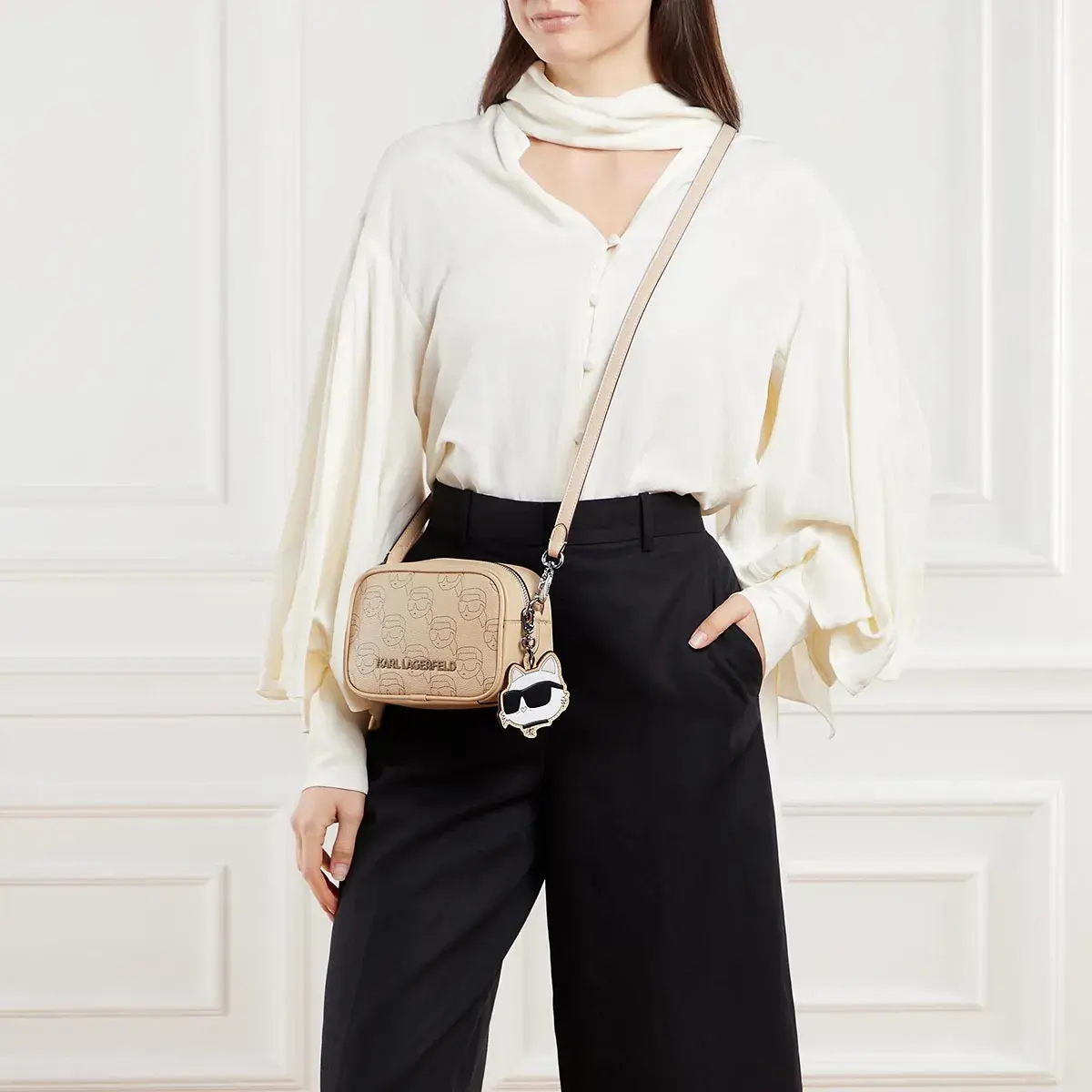 Beige Kamera Umhängetasche mit Anhänger